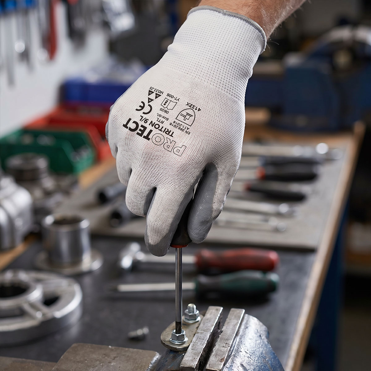 Triton-nitrile gloves 