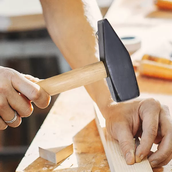 Hammer with oak wood handle, 2000gr/70oz 