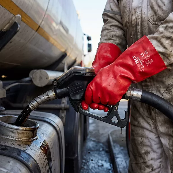 Oil resistant PVC glove 